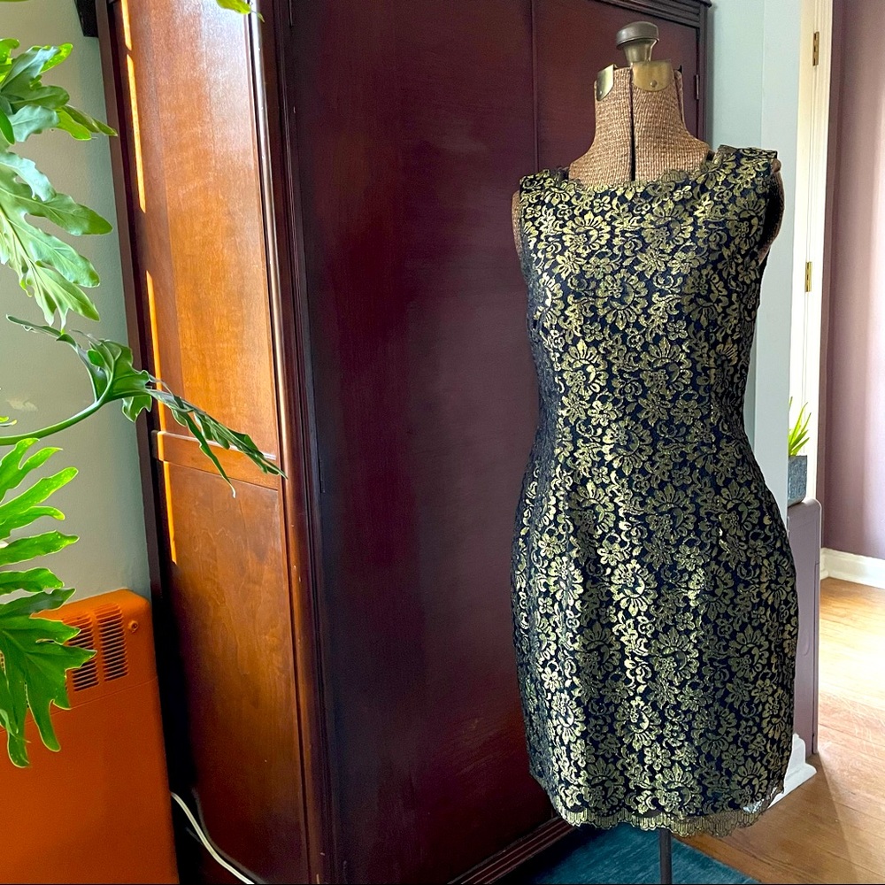 Adrianna Papel Cocktail dress black and gold Sz 6